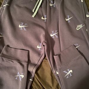 Mens Joggers -Large- New- Never Worn